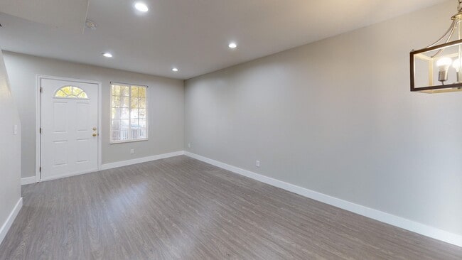 Living - 475 N Redwood Rd