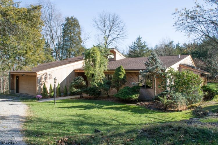 Primary Photo - 25 Cliffview Dr