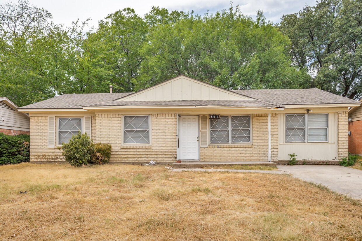 Foto principal - 13819 Stardust Ln