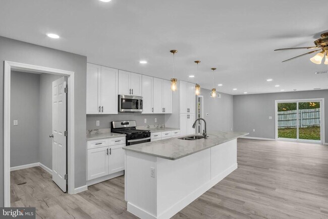 Foto del edificio - 1500 Embassy Dr