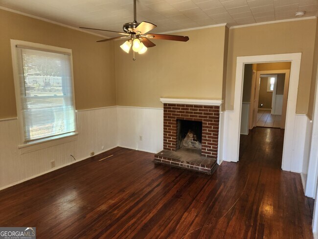 Foto del edificio - 260 E 3rd St NE