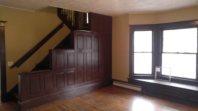 Building Photo - 402 Grand Ave