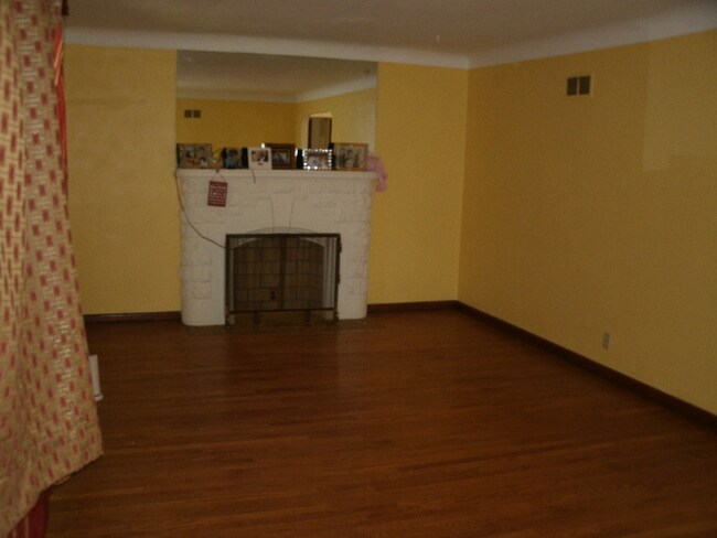 Building Photo - 9200 Catalina Dr