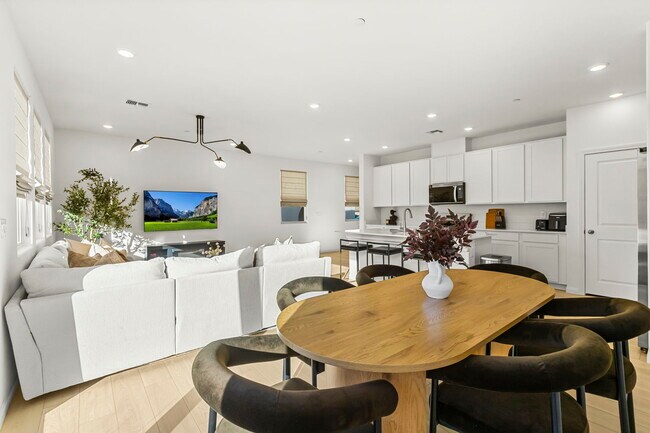 Foto del edificio - 664 Tranquil Bay Ct