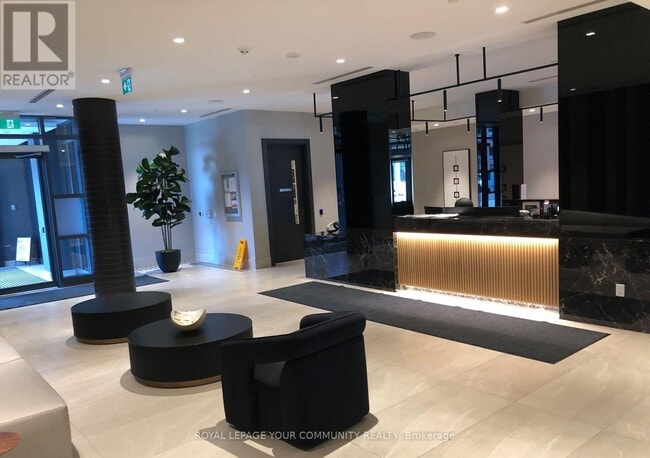 Photo du bâtiment - 2545-2545 Simcoe St N