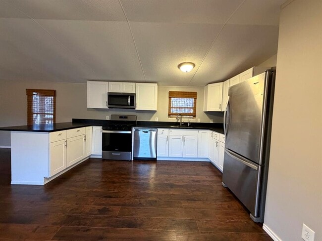 Building Photo - 3101 Rockhill Dr