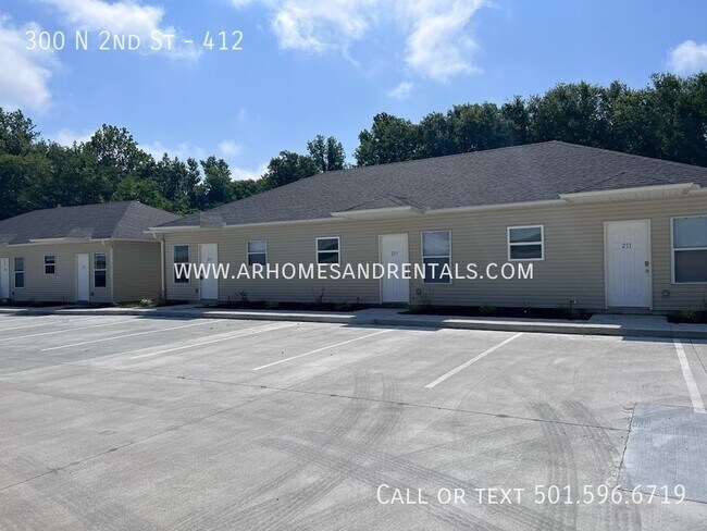 Building Photo - 300 N 2nd St - 412 | $795 | 2 beds, 1 full...