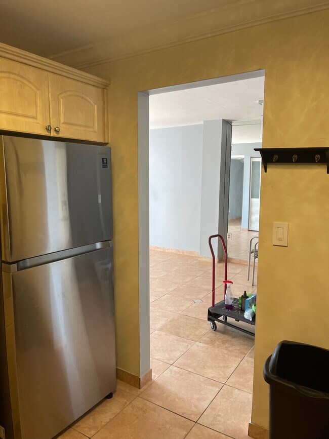 Refrigerador de cocina - 7300 Wayne Ave