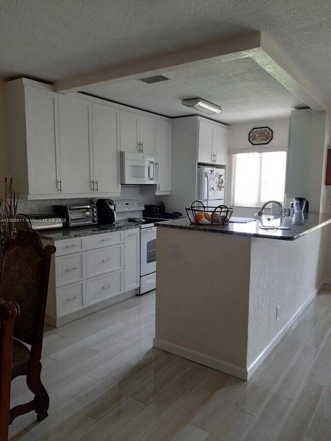 Foto del edificio - 14235 Nesting Way