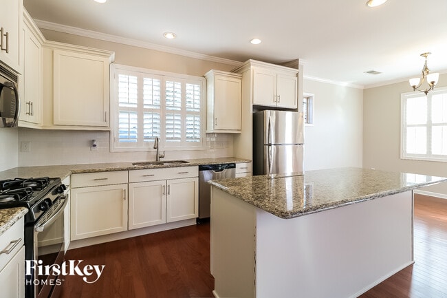 Foto del edificio - 69 Plum Ln