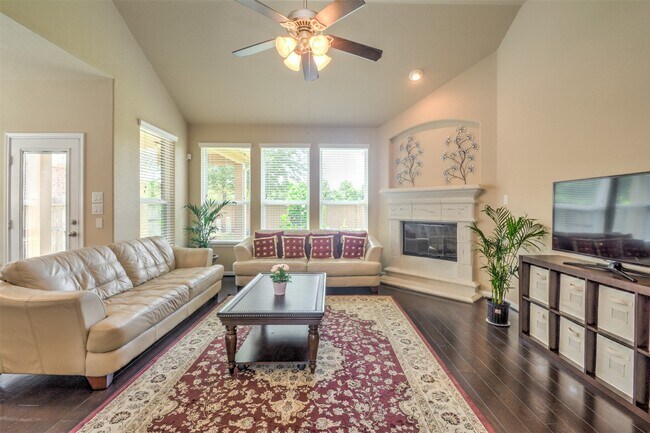 Foto del edificio - 26335 Cedar Pine Dr