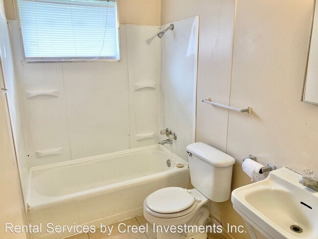 Building Photo - 3 br, 1 bath House - 7755 Helbig Rd