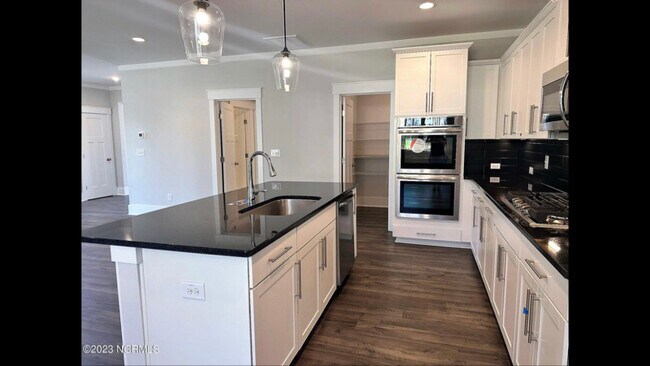 Building Photo - 623 Muscadine Ln