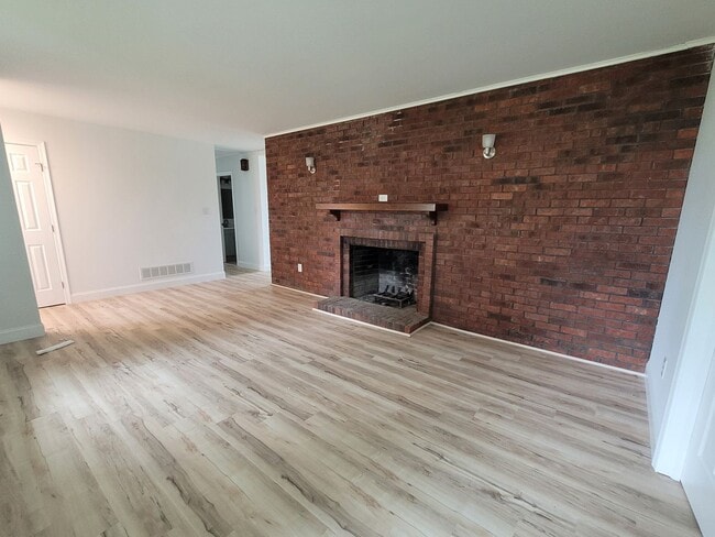 Foto del edificio - 4 bedroom newly remodeled home