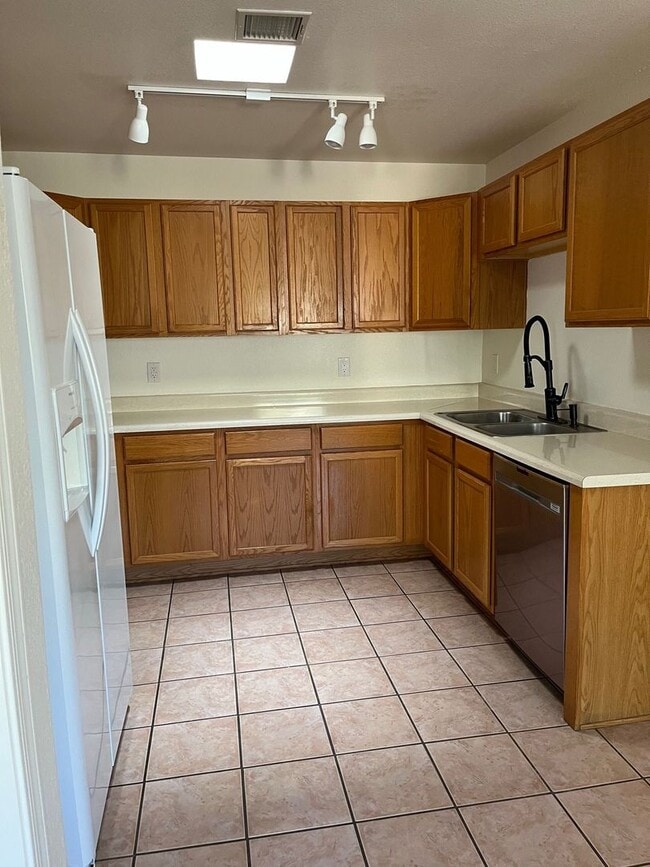 Building Photo - 3 Bedroom 2 bath with solar and electric car plug in