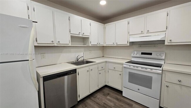 Foto del edificio - 1300 NE Miami Gardens Dr