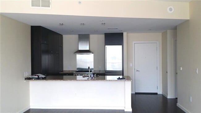 Building Photo - 3325 Piedmont Rd NE