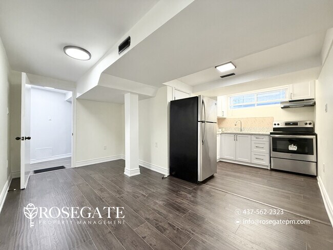 Photo du bâtiment - 1-Bedroom Basement Apartment in Scarborough | All Utilities + Internet Included