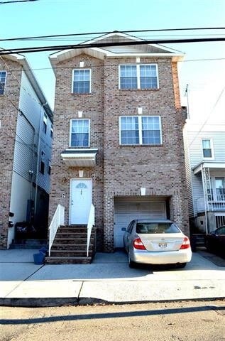 Primary Photo - 106 McAdoo Ave