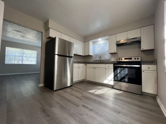 Building Photo - 151 Avenue C SE