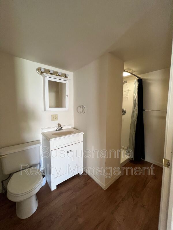 Building Photo - 127 S Cherry St