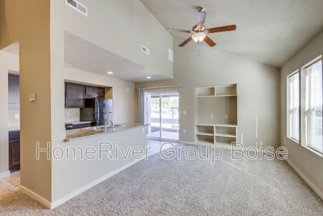 Building Photo - 8950 W Shellie Ln