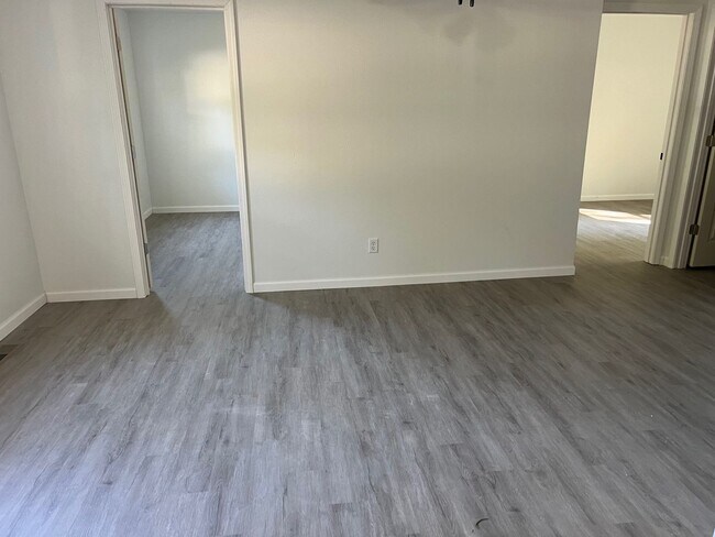 Building Photo - 3 Bedroom 2 Bathroom Newly remodeled home