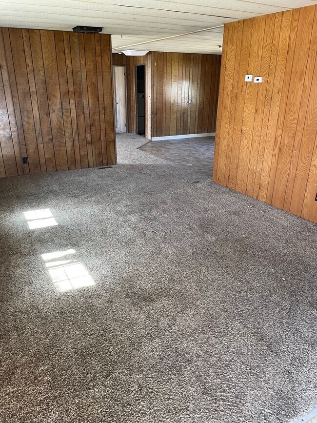 Foto del edificio - 630 N Adam Dr