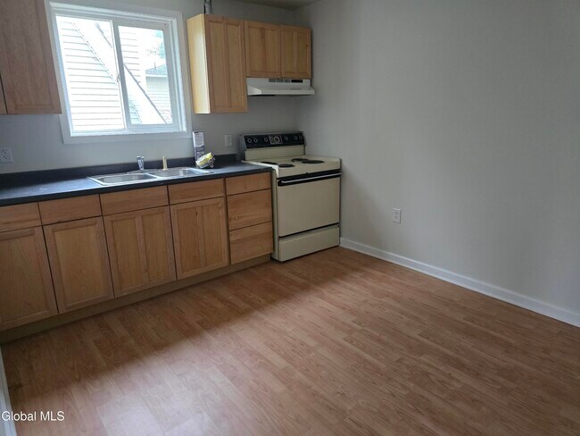 Foto del edificio - 3206 Guilderland Ave