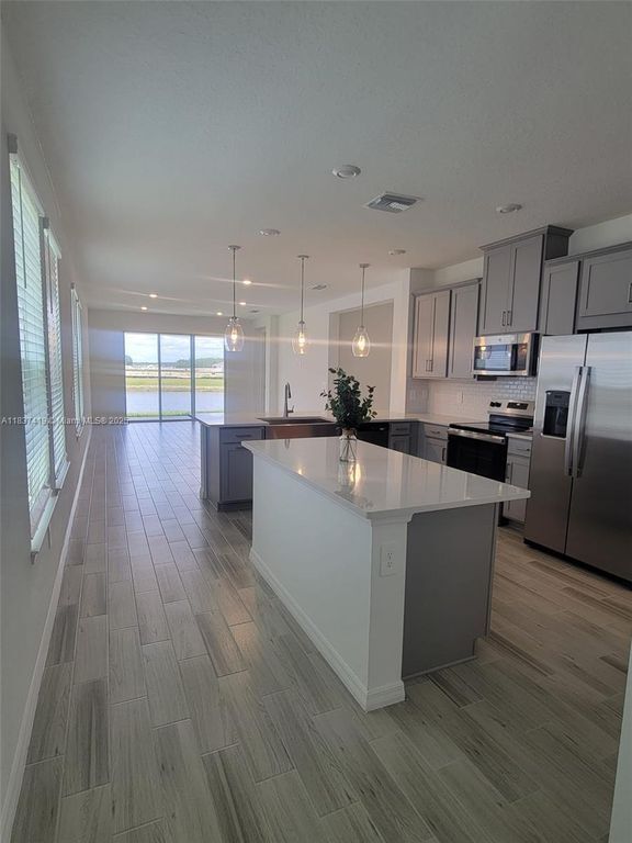 Building Photo - 4751 Guinep Ln