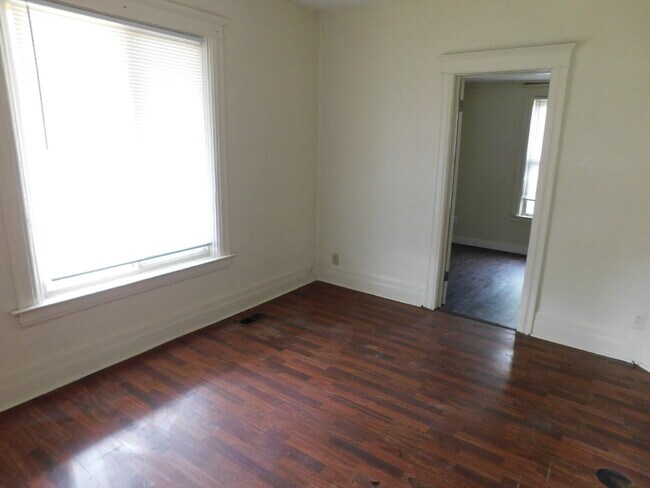 Foto del edificio - Newly Remodeled 1st Floor Apartment Near Downtown Mt Clemens