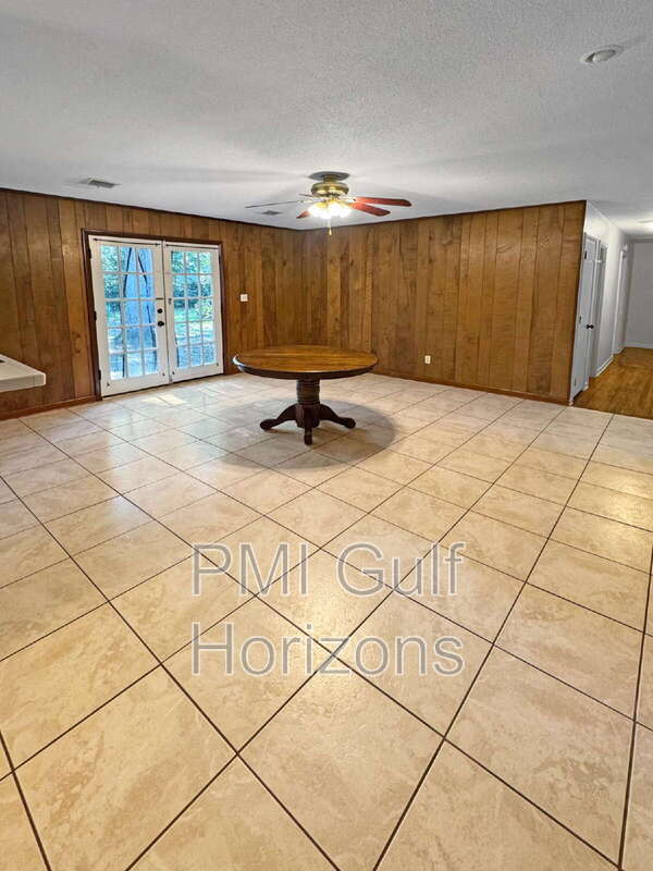 Foto del edificio - 8053 Malibu Cir