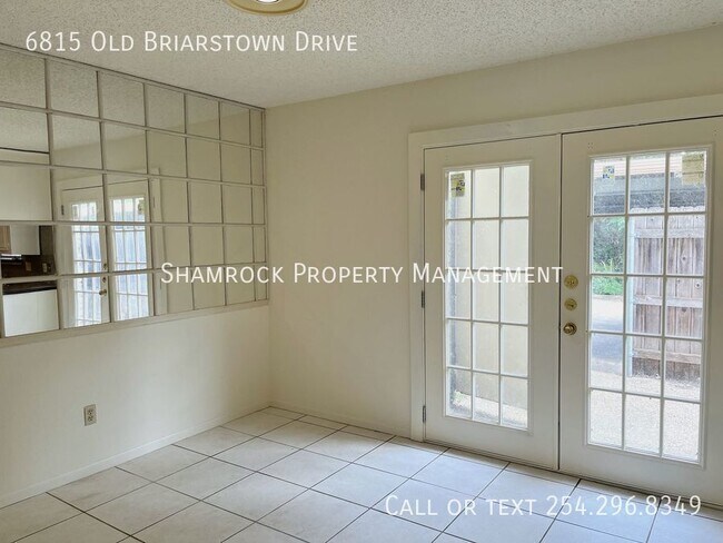 Foto del edificio - Two-story Townhome in Waco!