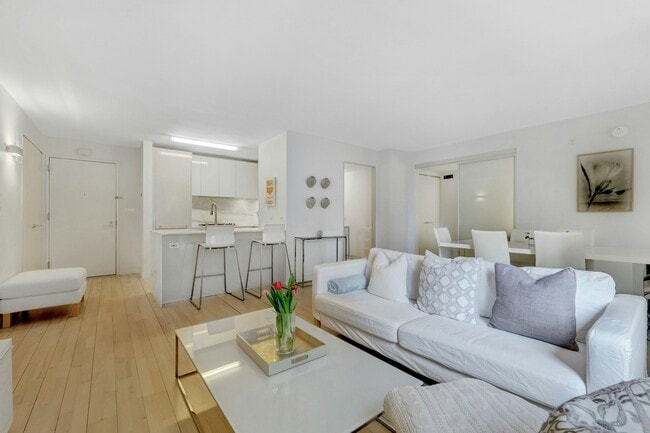 Building Photo - 322 W 57th St