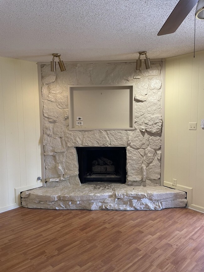 Building Photo - 2184 Wilderness Cove