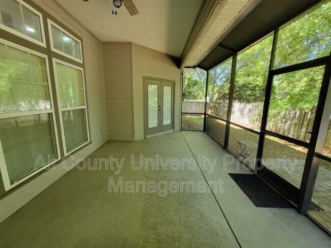 Foto del edificio - 8590 SW 10th Rd