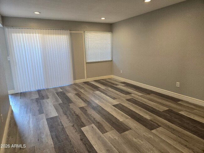 Foto del edificio - 2674 N 43rd Ave