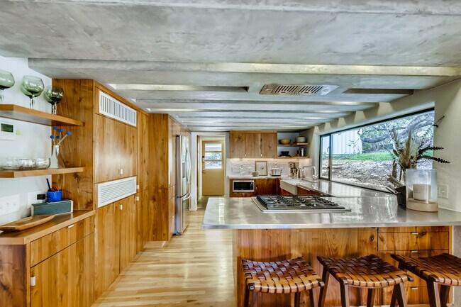 Foto del edificio - 806 Bouldin Ave