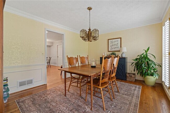 Building Photo - 766 Chesterfield Dr