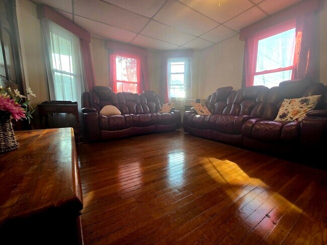 Building Photo - 57 Wardwell Ave