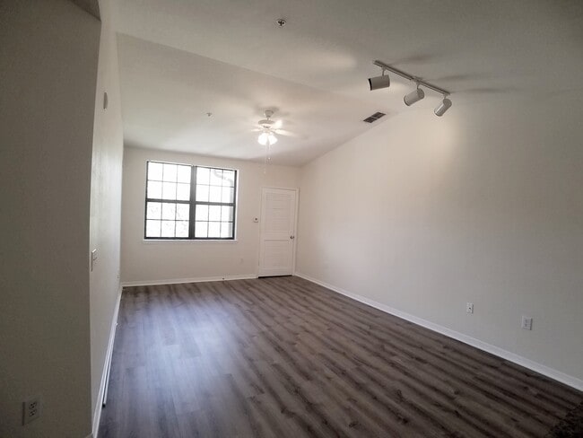 FOR RENT! Beautiful 1/1 Pool View Condo @ ... - FOR RENT! Beautiful 1/1 Pool View Condo @ ...