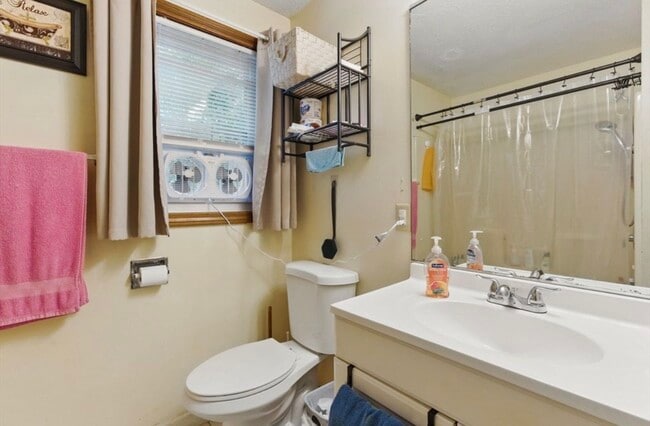 Building Photo - 82 Cherrelyn St