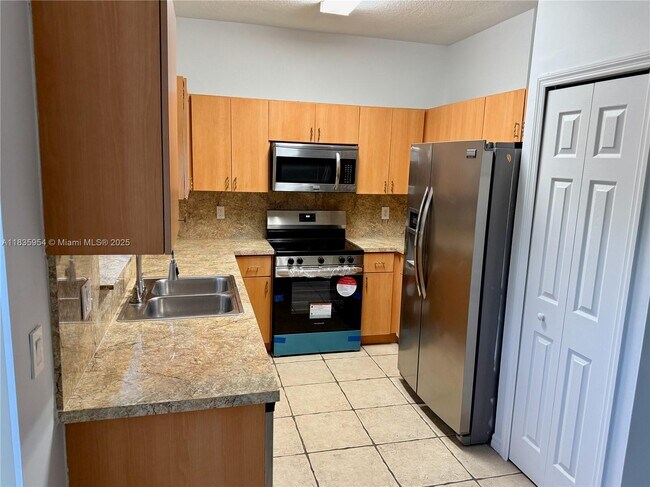 Foto del edificio - 8424 NW 139th Terrace