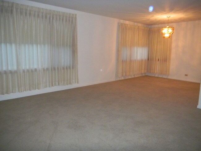 Foto del edificio - 9054 Bennett Ave