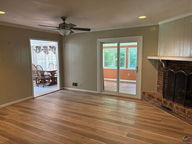 Foto del edificio - 1442 Maplewood Dr