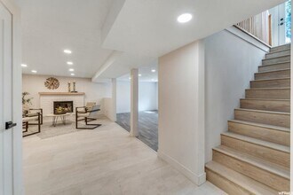 Building Photo - 1548 E Kings Row Dr