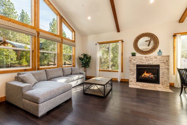 Building Photo - Stunning Fully Furnished 4-Bedroom Home with Amazing Views, EV Charger & Solar in Big Bear!