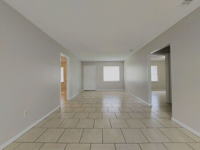 Foto del edificio - 124 Rebecca Ln