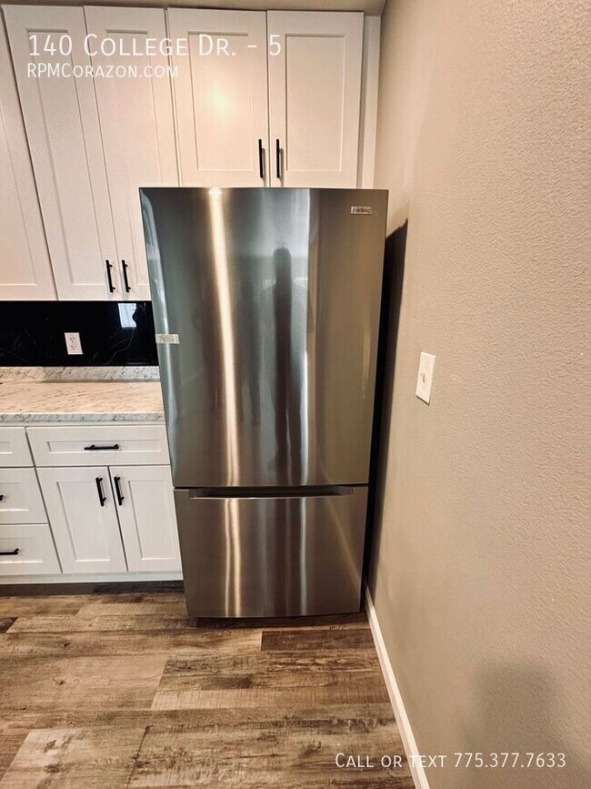 Building Photo - 140 College Dr