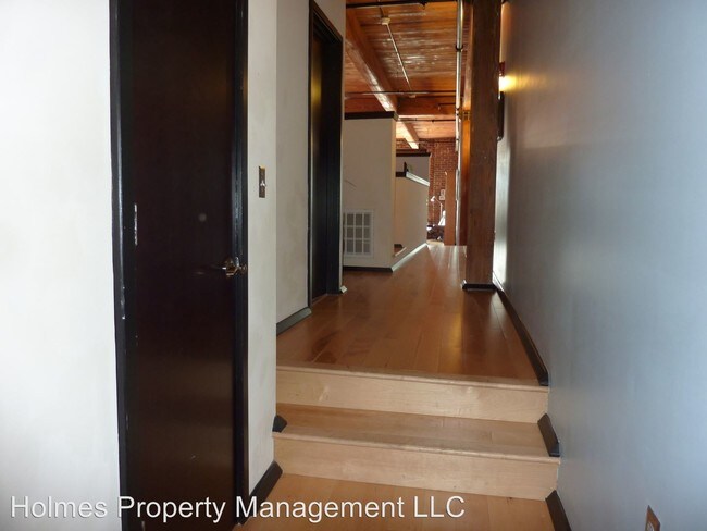 Foto del edificio - 220 W Jackson Ave